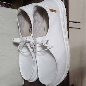 Hey Dude Wendy size 8 white shoes